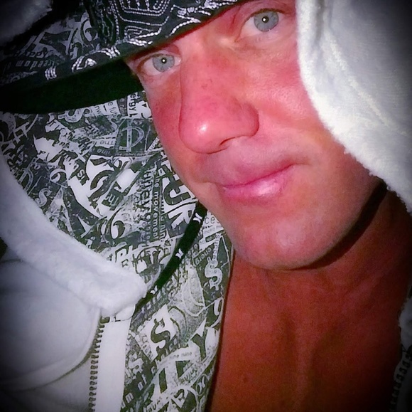 Meet your Posher, Josh - Picture 2 of 3